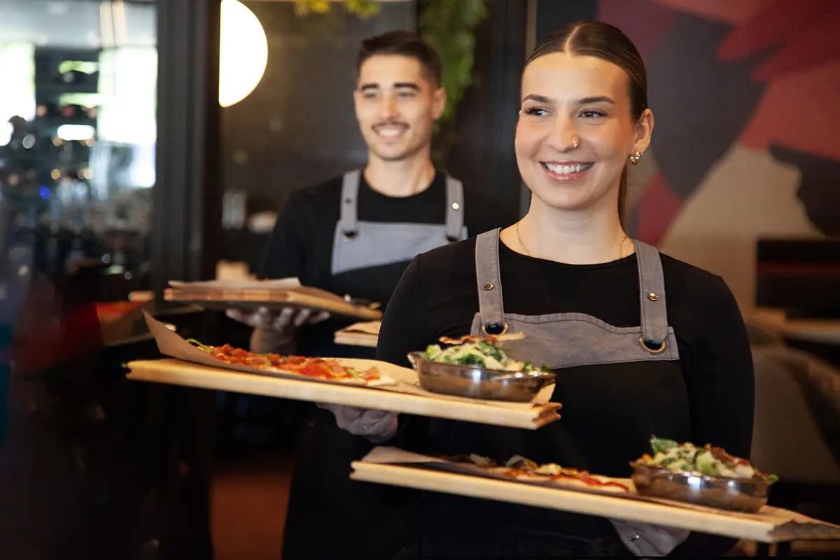 Moment partagé autour de la table chez PACINI